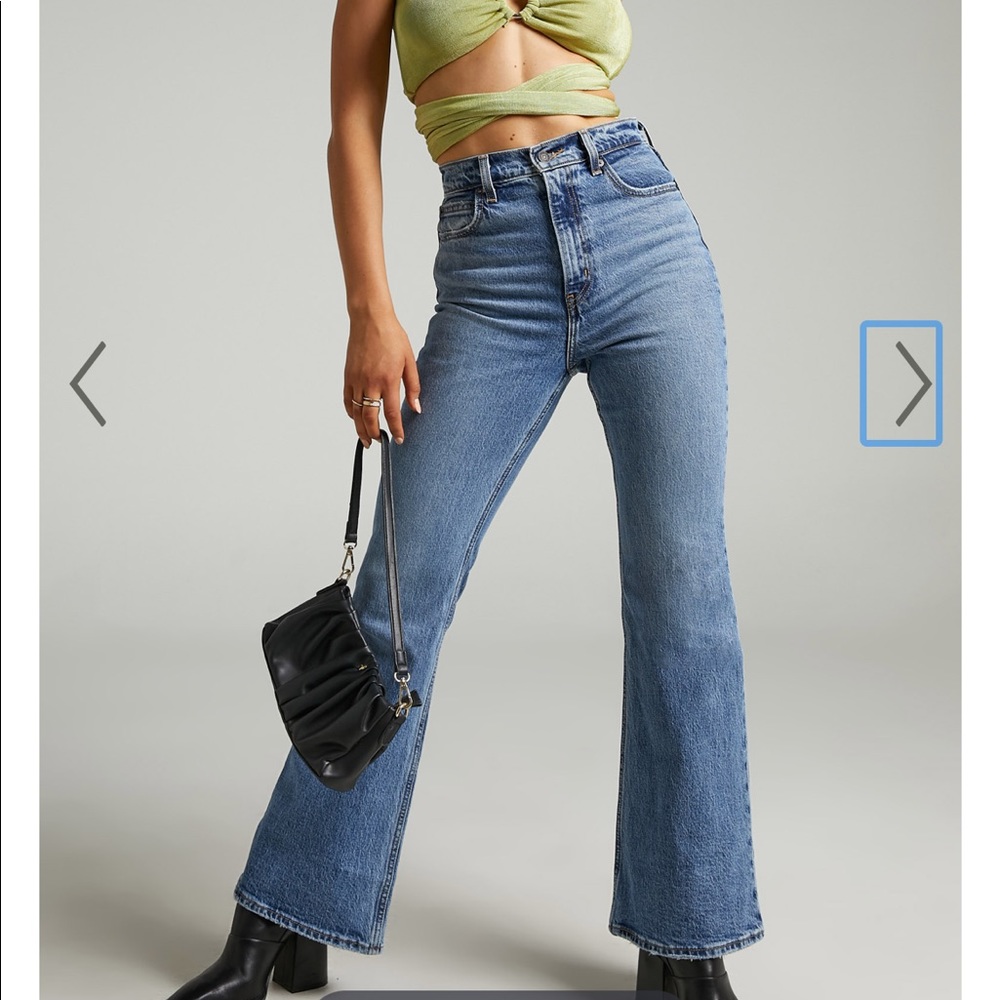 Cute and trendy, LEVI’S 70’s high-rise flare jeans